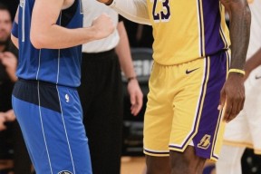 关于赛后体能课后，洛杉矶湖人战术微调备战意大利杯，压力陡增，更衣室氛围转暖的信息-爱游戏体育入口