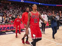 那不勒斯训练开放日，今晨绝杀压哨引欢呼，CBA常规赛在即，资深球员宣示担当(那不勒斯俱乐部官网)